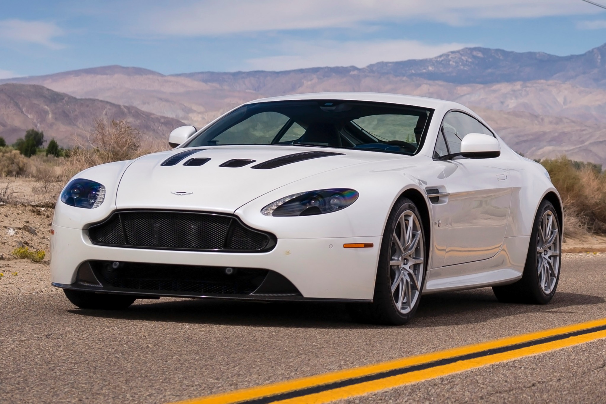 2015 Aston Martin V12 Van interior #1