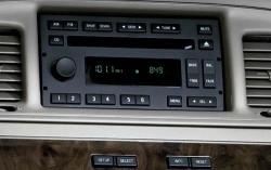 2010 Mercury Grand Marqui interior #6