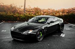 Inspirational driving and description of Aston Martin Vantage 
